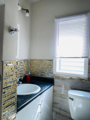 Decent Suite East York Space Share Toronto Canada